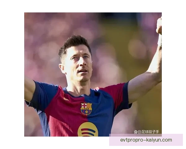 莱万多夫斯基任意球得分状态回暖，近期表现稳健引人关注